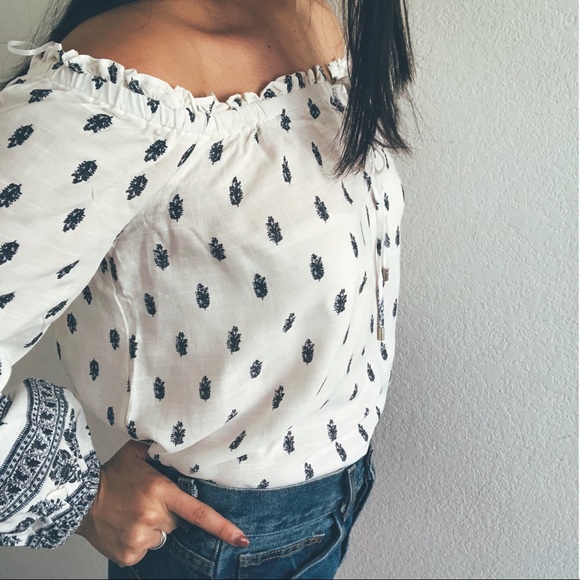 🔻SALE Last (M) • Kara Off Shoulder Top - Picture 5 of 8